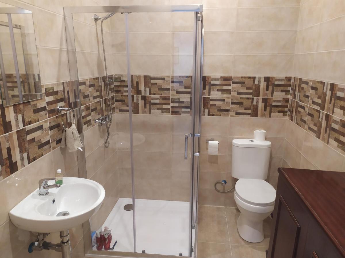 Close To Airport - Private Room With Private Bathroom Adults Only Gudja Екстериор снимка