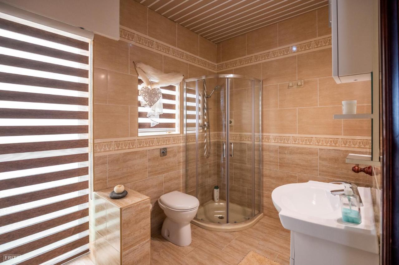 Close To Airport - Private Room With Private Bathroom Adults Only Gudja Екстериор снимка