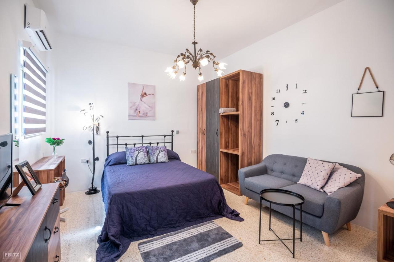 Close To Airport - Private Room With Private Bathroom Adults Only Gudja Екстериор снимка