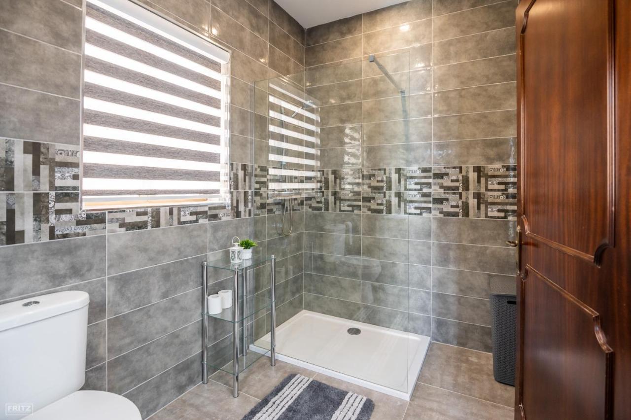 Close To Airport - Private Room With Private Bathroom Adults Only Gudja Екстериор снимка