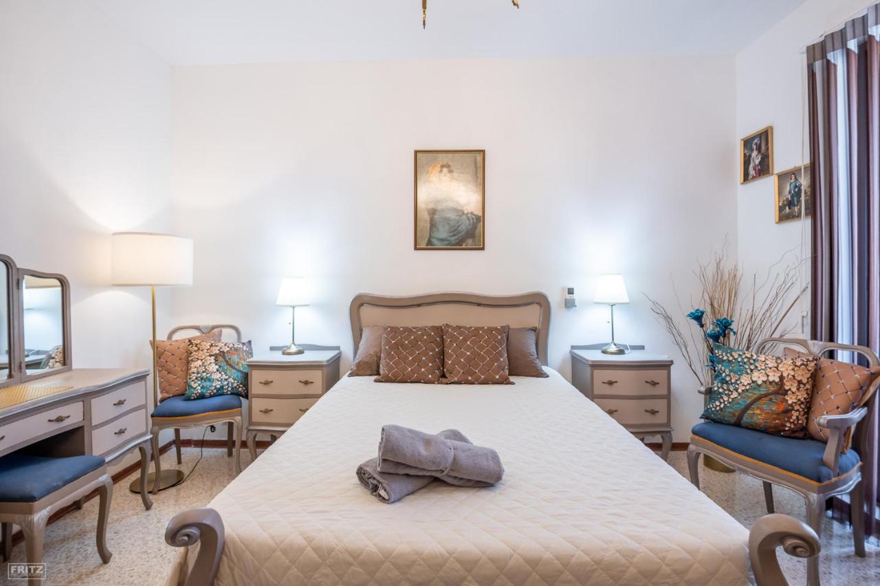 Close To Airport - Private Room With Private Bathroom Adults Only Gudja Екстериор снимка