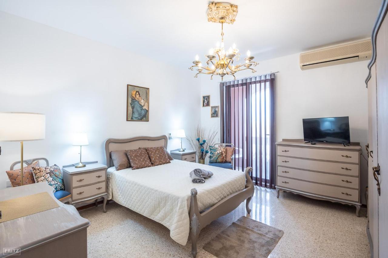 Close To Airport - Private Room With Private Bathroom Adults Only Gudja Екстериор снимка