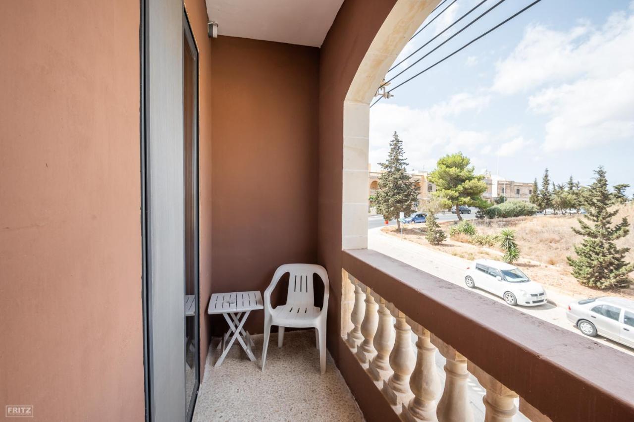Close To Airport - Private Room With Private Bathroom Adults Only Gudja Екстериор снимка