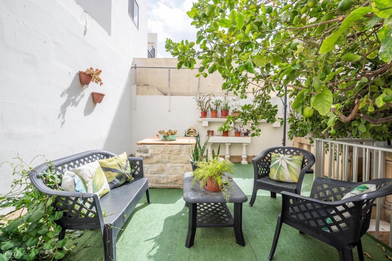 Close To Airport - Private Room With Private Bathroom Adults Only Gudja Екстериор снимка