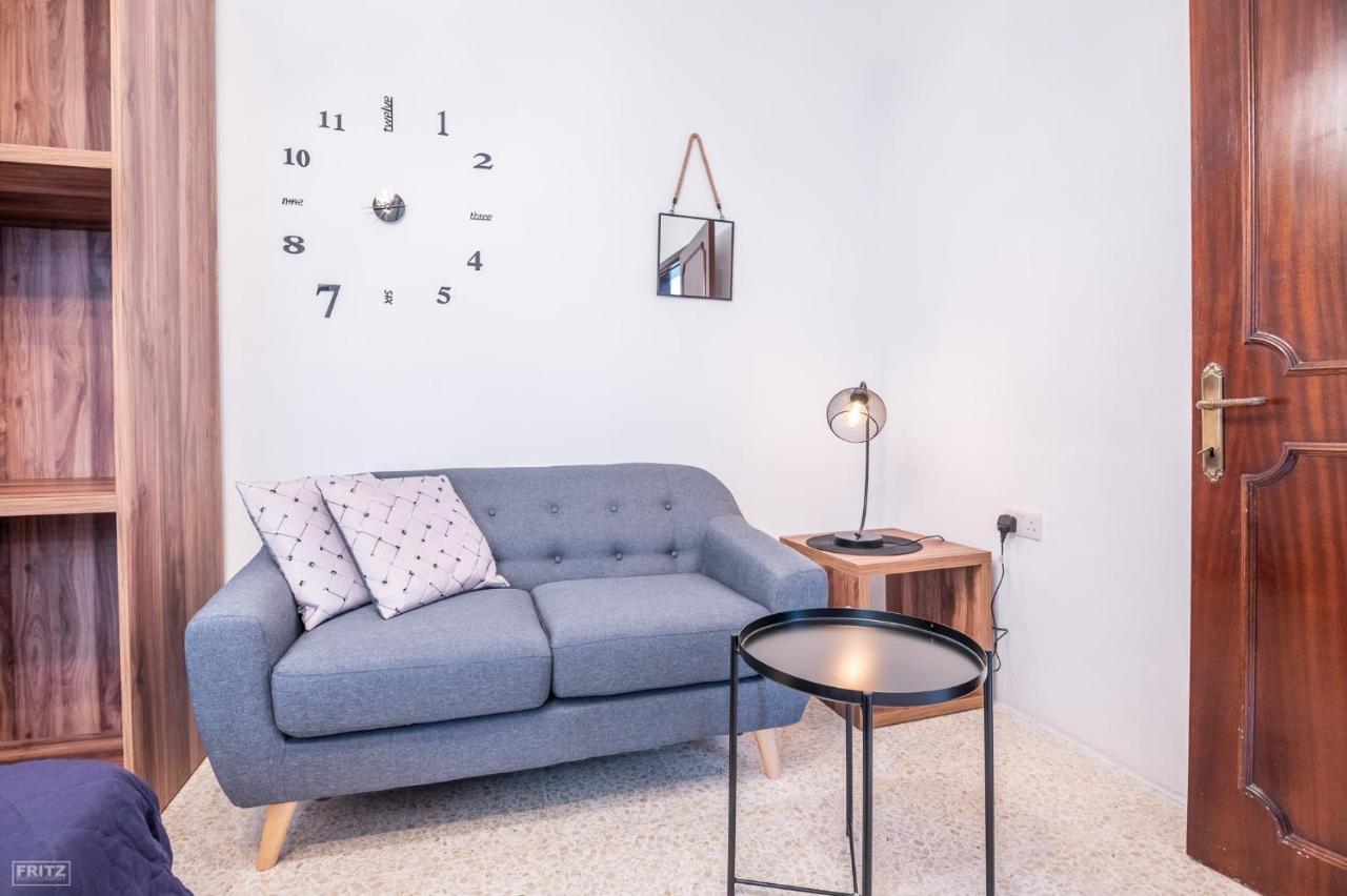 Close To Airport - Private Room With Private Bathroom Adults Only Gudja Екстериор снимка